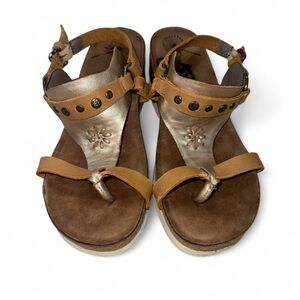 OTBT Maverick Boho Tan Brown Silver Studded Floral Strappy Wedge Sandals Size 8‎